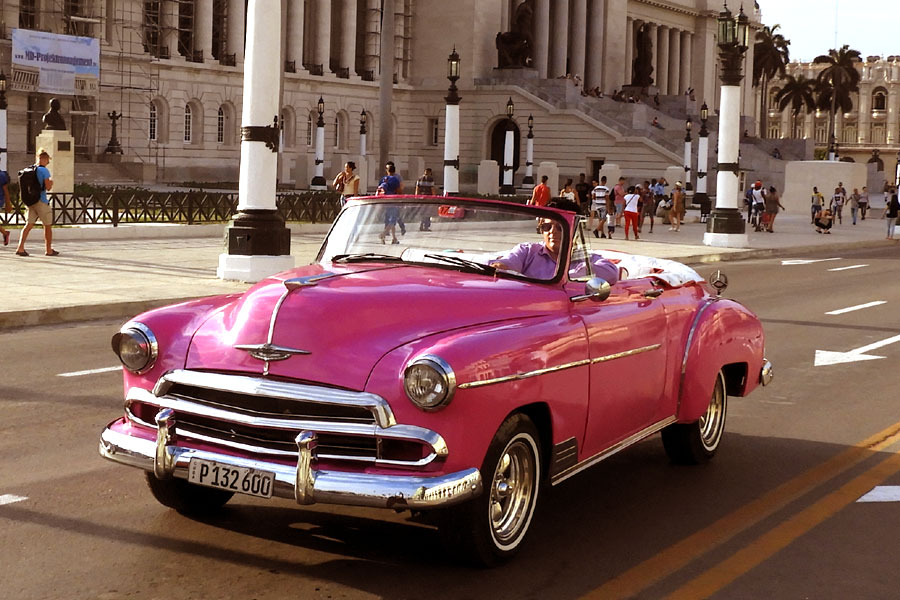 Havana Taxi czyli wakacje na Kubie z różowym kabrioletem.