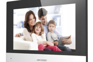 Wideodomofon IP 3-rodzinny HikVision z czytnikiem